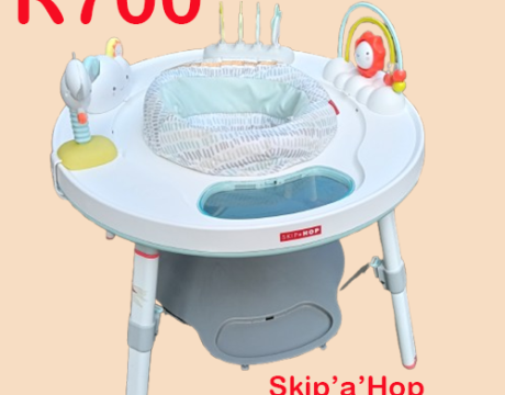 SKIP HOP ACTIVITY TABLE – R700